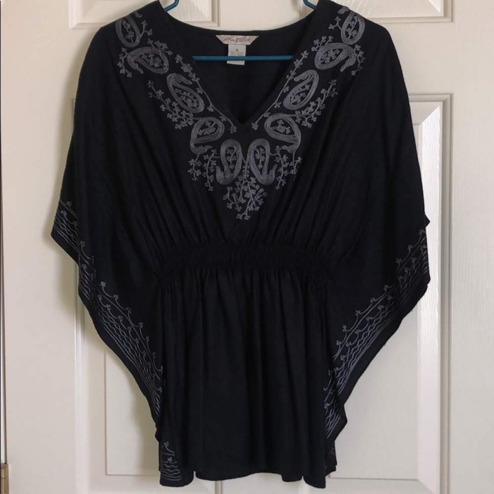 Fun & Flirt embroidered navy blouse. Size S.